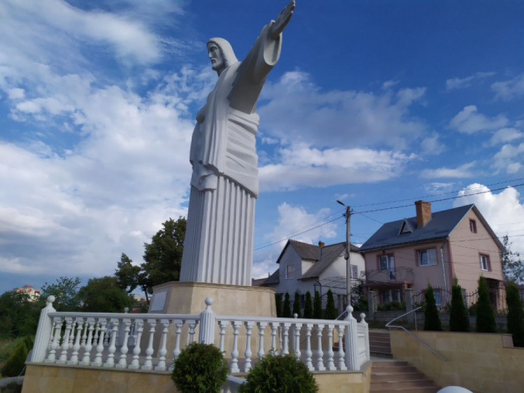 Статуя Христа-Спасителя у Трускавці – найбільша в Україні