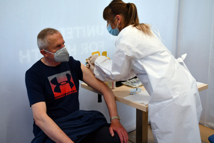 Щеплення від коронавірусу у Львові роблять вакциною CoronaVac