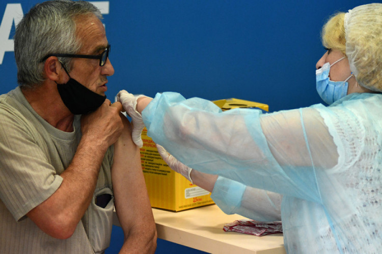 Прививку от коронавируса во Львове делают вакциной CoronaVac