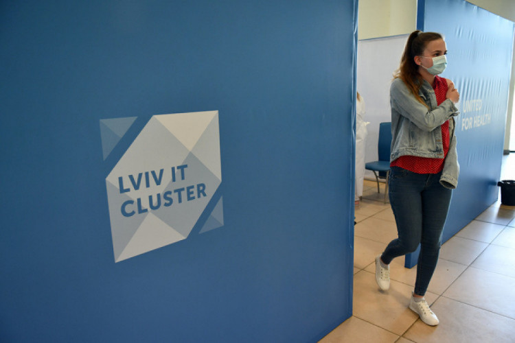 Щеплення від коронавірусу у Львові роблять вакциною CoronaVac
