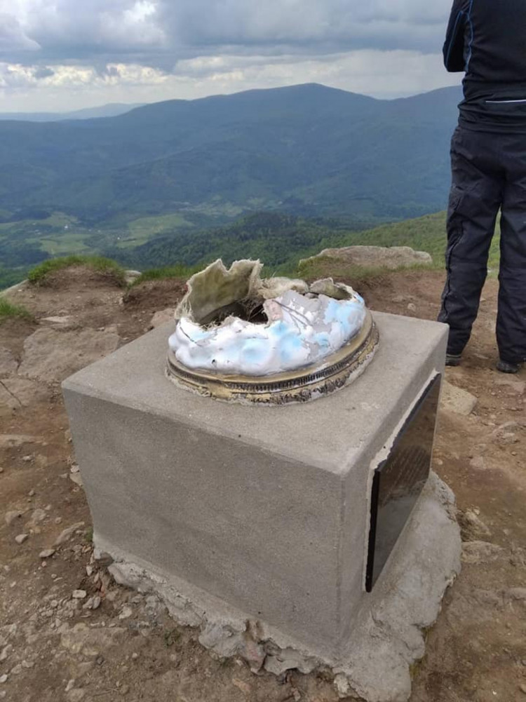 На горе Пикуй обвалилась статуя Иисуса Христа