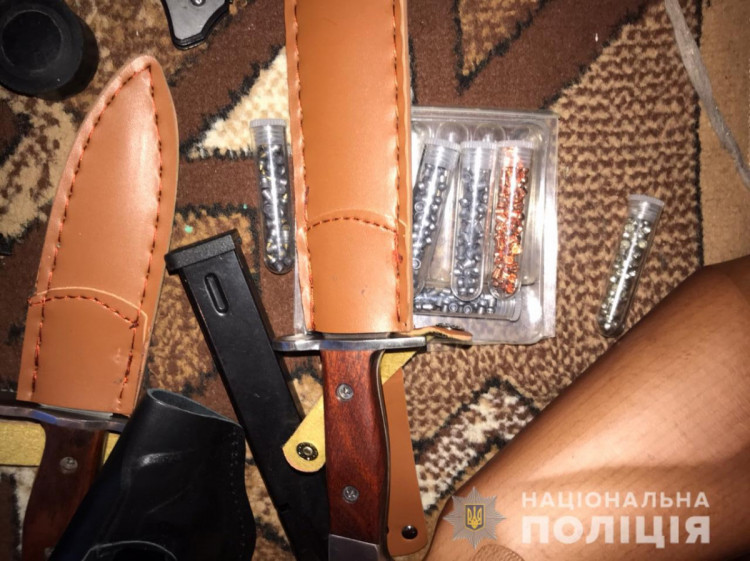 На Львовщине за торговлю оружием задержали ненастоящего священника