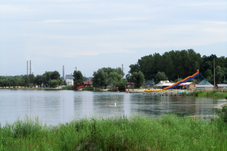 Озеро Задорожное во Львове — очень популярное место для купания