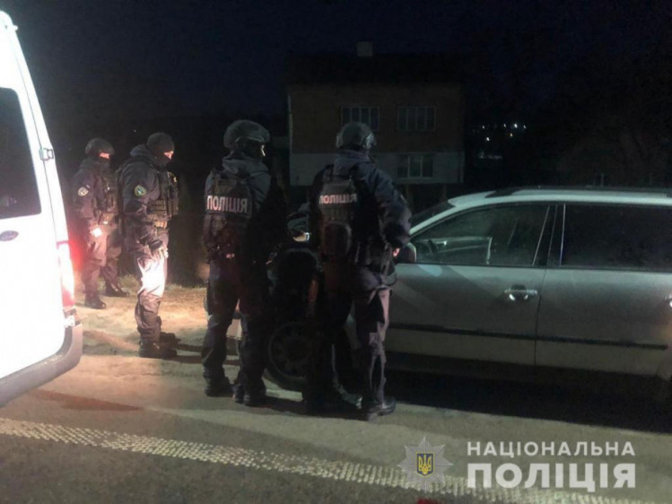 На Львівщині затримали банду, яка нападала на автобуси з заробітчанами