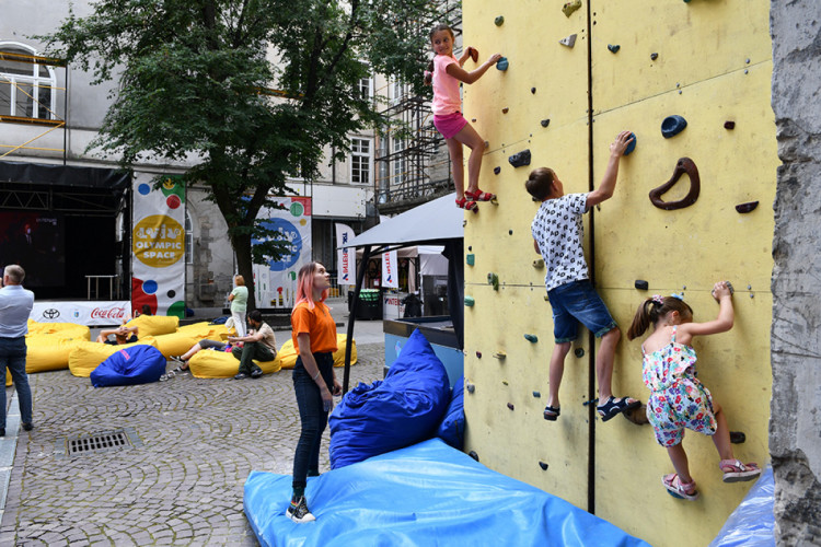 У дворику Ратуші запрацювала фан-зона Lviv Olympic Space