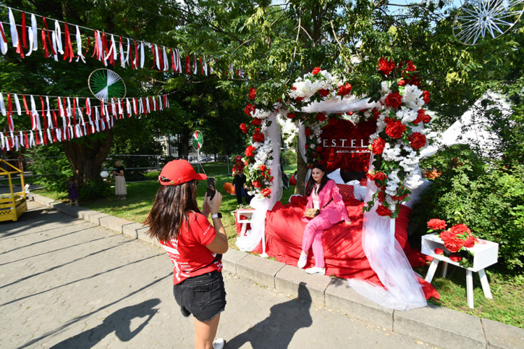 Як у Львові святкували італійське весілля 