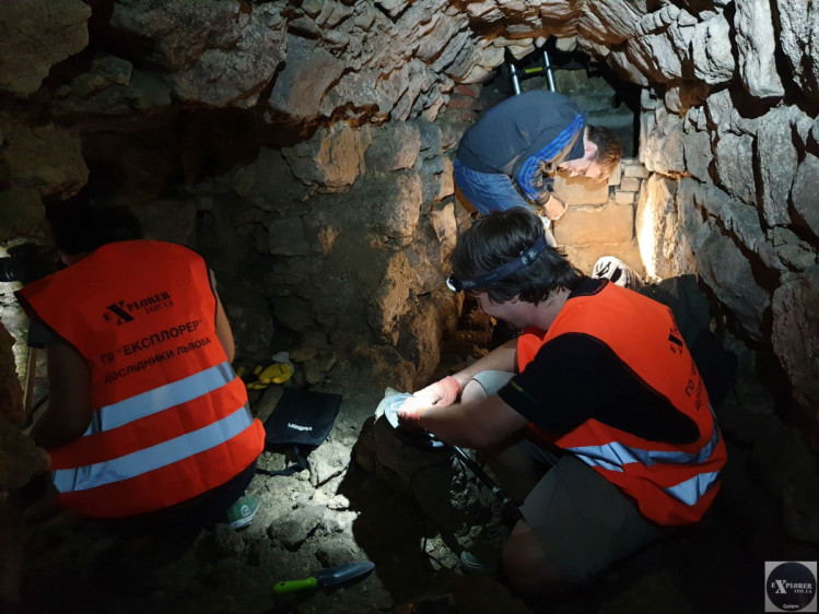 Львовские исследователи нашли тайник евреев в канализации