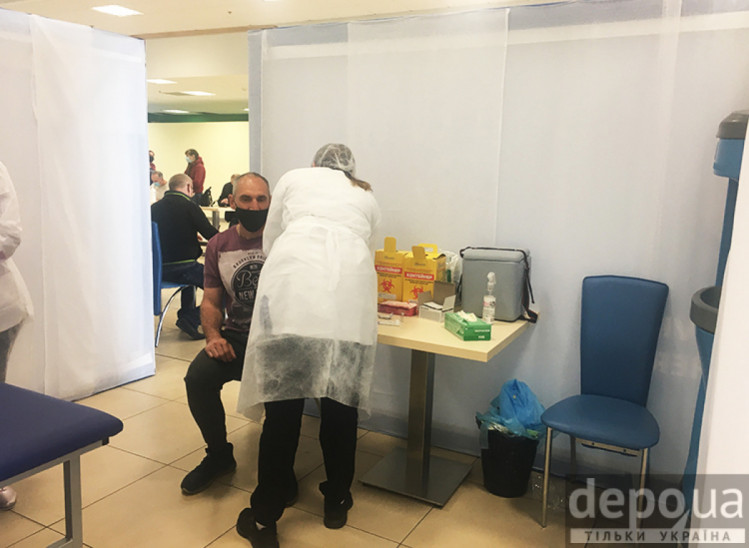 Черги у львівських центрах вакцинації