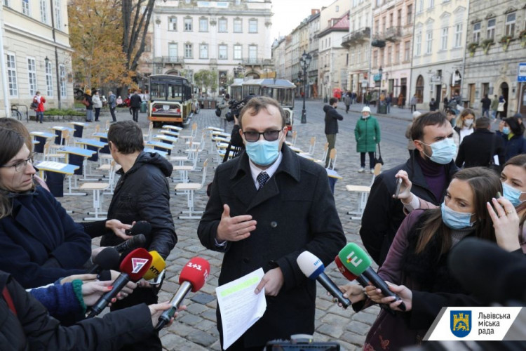 Протест батьків школярів у Львові
