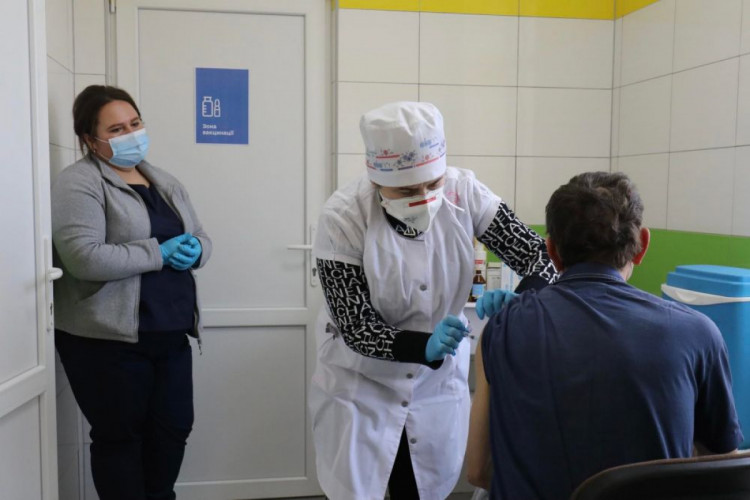 У Львові вакцинують безхатьків
