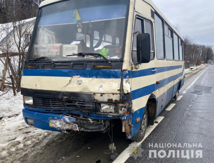 На Львівщині автобус зіткнувся з легковиком