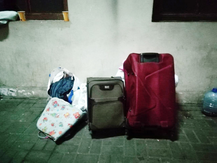 Оставленные вещи украинских беженцев на львовском вокзале