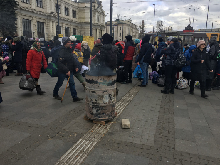 Львовский вокзал принимает беженцев
